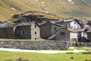 Fototapeta na wymiar wieś Alpe Angeloga - Chiavenna