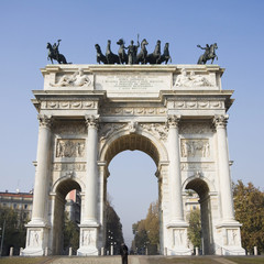 Fototapeta na wymiar Łuk Pokoju w Mediolanie