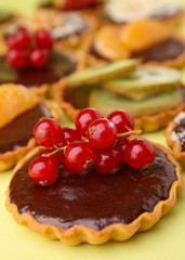 chocolate tart with red currant