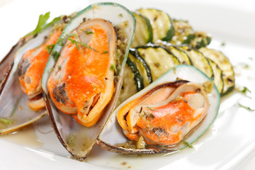 mussels with zucchini