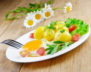 Fried egg with potato