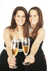 zwei Frauen mit Sekt