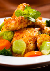 Grilled chicken nuggets and vegetables