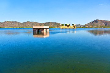Obraz premium Water Palace (Jal Mahal) in Man Sagar Lake. Jaipur, Rajasthan, I