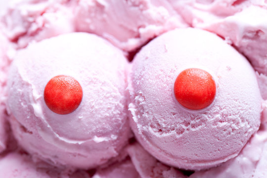 2 sexy rote Eiskugeln