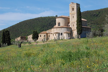 Fototapeta na wymiar St Antimo Abbey (Opactwo św Antimo)-Toskania