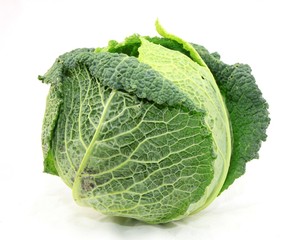 chou vert frisé sur fond blanc