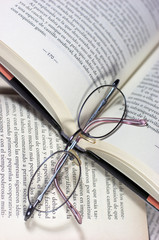 Libros y gafas