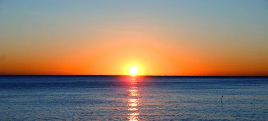 Crédence de cuisine en verre imprimé Mer / coucher de soleil Coucher de soleil dans la mer