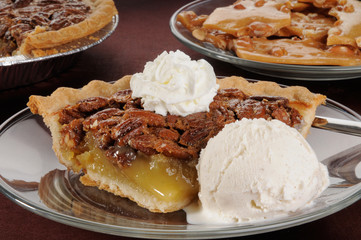 Pecan pie with ice cream