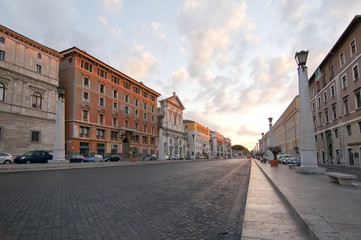 Fototapeta na wymiar Calle vacia en Roma