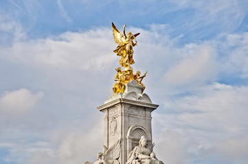 Fototapeta na wymiar Queen Victoria Memorial w Londynie