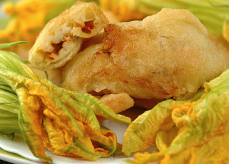 Fiori di zucca fritti
