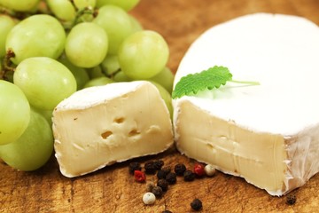 aufgeschnittener Camembert