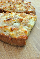 Crostino di stracchino con salsiccia