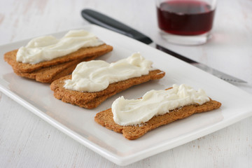 toasts with cream cheese