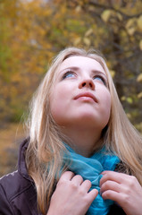 Naklejka premium Young pretty blonde woman in the autumn park