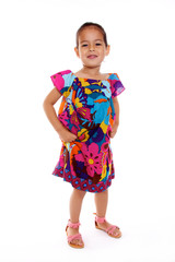 enfant très girly sur fond blanc