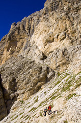 Fototapeta na wymiar Wanderer in den Dolomiten - Alpen