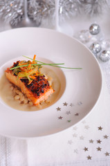 plat de fête, saumon et julienne de légumes