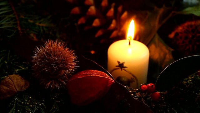 besinnliche Adventszeit bei Kerzenschein