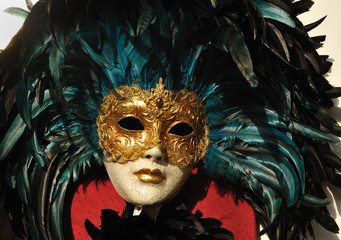 La belle aux plumes noires de Venise