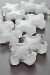 Ghiaccioli a forma di pezzi di puzzle