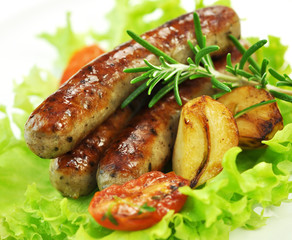 Bratwürste mit Salat