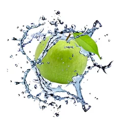 Poster Grüner Apfel mit Spritzwasser, isoliert auf weißem Hintergrund © Jag_cz