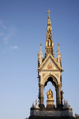 Fototapeta na wymiar The Albert memorial in Hyde park