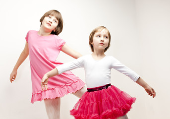 two sisters dancers