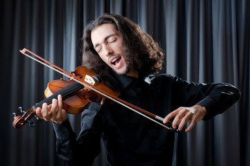 Violin player playing the intstrument