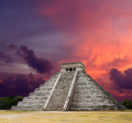 Mayan pyramid of Kukulcan El Castillo. Chichen-Itza, Mexico