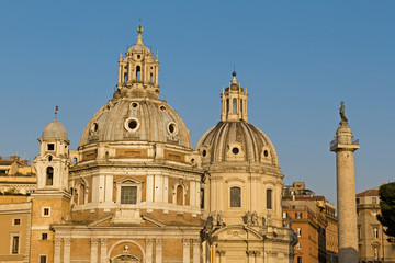 Fototapeta na wymiar Colonna traiana e chiesa di San Loreto, Roma