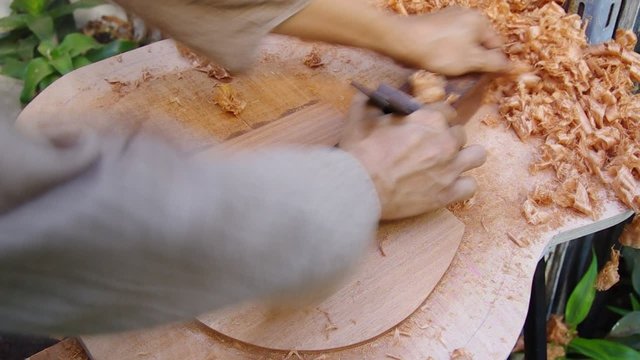 making guitar's solera