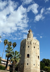 Fototapeta na wymiar Torre dell' oro a Siviglia