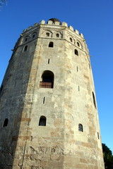 Fototapeta na wymiar Wieża i złoto w Sewilli