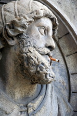 Statua con sigaretta