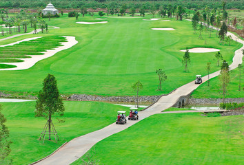 landscape picture of a golf court