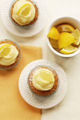 Muffins with lemon curd