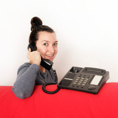 Frau beim telefonieren