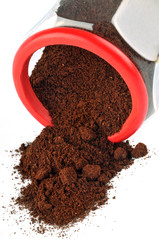 Pot de café en poudre renversé