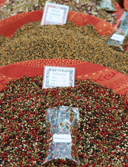 Black and red pepper mixture