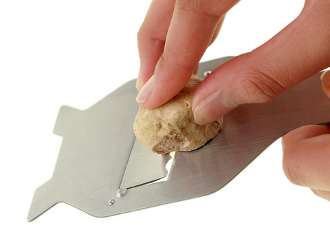 slicing truffle