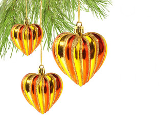 Obraz premium Christmas balls – hearts on pine tree branch isolated on white
