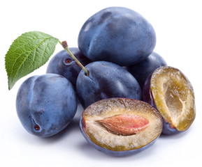 Group of plums with leaf.