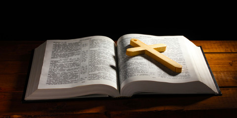 Fototapeta premium Russian open holy bible with wooden cross on table