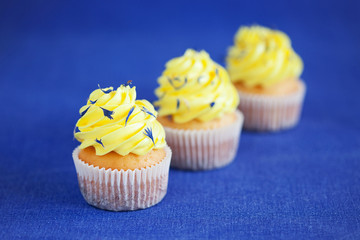 Lemon yellow cupcakes