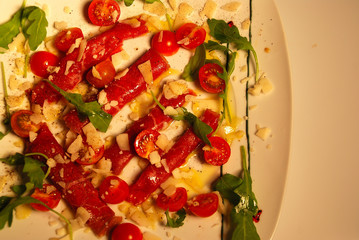 ENTRANTES: CARPACCIO CON QUESO PARMESANO