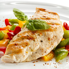 Grilled turkey fillet and vegetables